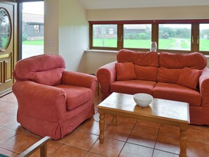 Living room | Linley Farm Cottages - Meadow View Cottage, St Osyth