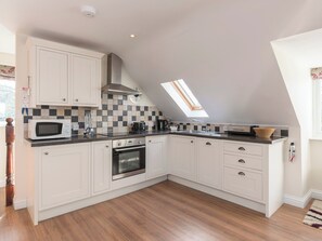 Well-equipped fitted kitchen | Little Woodlands, Alnmouth, near Alnwick