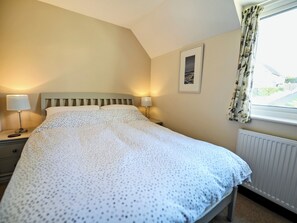 Charming double bedroom | The Yellow House, Padstow