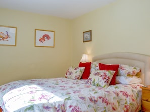 Warm and welcoming double bedroom | 3 High Rake, Glenridding