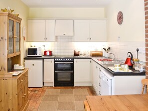 Well equipped kitchen | The Old Rectory Coach House, Yaxham, near Dereham
