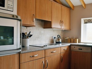 Open plan living/dining room/kitchen | Newbiggin Gardens - Magpie Cottage, Filey