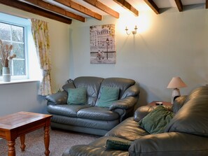 Open plan living/dining room/kitchen | Commonwealth Cottage, Iron Acton, nr. Bristol