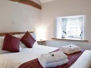 Relaxing double bedroom | The Granary Barn - Ash Farm Barns, North Willingham, near Market Rasen
