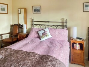 Double bedroom | Pipit Cottage, Burnsall near Grassington