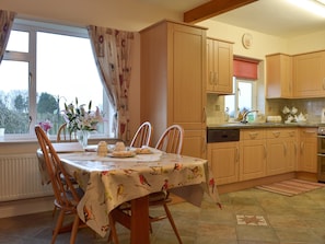 Kitchen and dining area | Old South Cleeve - Cleeve Cottages, Churchinford, near Taunton
