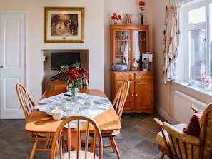 Lovely and spacious dining area | Old South Cleeve - Cleeve Cottages, Churchinford, near Taunton