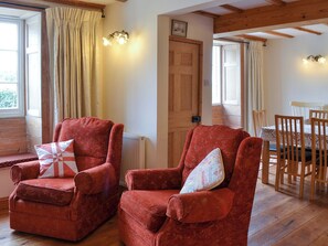 Lovely beamed living/dining room | Gunluck Cottage - West End Farm Cottages, Brompton by Sawdon
