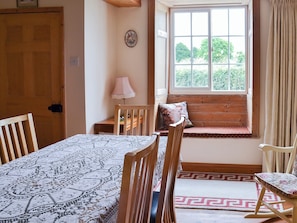 Delightful dining area with window seat | Gunluck Cottage - West End Farm Cottages, Brompton by Sawdon