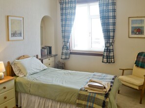 Airy single bedroom | Anchorage, Maidens