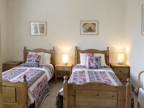 Spacious twin bedroom | Anchorage, Maidens
