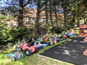 Children’s play area | Cider Cottage, Higher Checkridge Farm- Cider House - Higher Checkridge Farm, Hawkchurch, near Lyme Regis