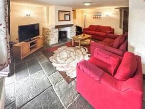 Spacious living room | Cider Cottage - Higher Checkridge Farm, Hawkchurch, near Lyme Regis