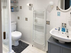 Shower room | Cloverleaf - Seaview, Saltfleetby, near Louth