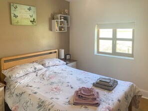 Double bedroom | Cloverleaf - Seaview, Saltfleetby, near Louth