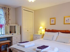 Double bedroom | Seileachan, Arduaine, by Oban