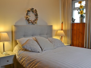 Cosy Double Bedroom | Fulmar Cottage - Beacon Farm, Flamborough