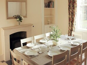 Delightful farmhouse style kitchen/diner | Einich, Newtonmore, near Aviemore