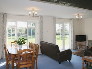 Open plan living/dining room/kitchen | Jubilee Cottage, Leworthy, nr. Holsworthy