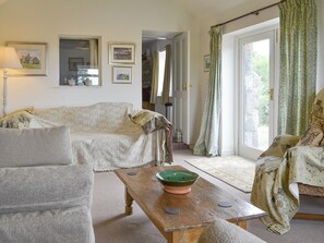 Spacious sun room | Bryn Tirion, Trefor, Anglesey