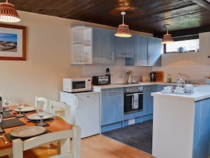 Open plan living/dining room/kitchen | Trailor Cottage, Weybourne 