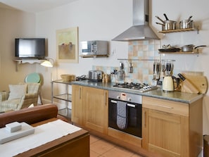Fully appointed kitchen area | Youngers Cottage, Warkworth