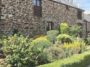Delightfully planted birders | The Stable, Lower Shipen - Brazzacott Cottages, North Petherwin, near Launceston