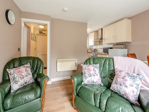 Living room/dining room | Owl Cottage - Maesydderwen Holiday Cottages, Llandeilo