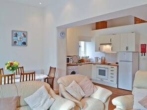 Open plan living/dining room/kitchen | Willow Farm Cottages - The Cobbles, West Pennard, nr. Glastonbury