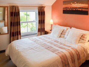 Cosy and welcoming double bedroom | Willow Cottage, Newquay