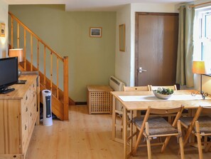 Lovely living/dining area | Willow Cottage, Newquay