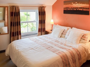Cosy and welcoming double bedroom | Willow Cottage, Newquay