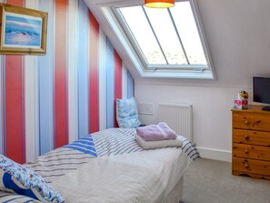 Cosy single bedroom | 12 Maritime House, Bridport