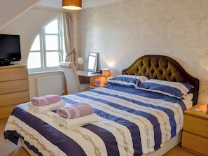 Comfortable double bedroom | 12 Maritime House, Bridport