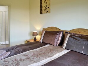 Double bedroom | Buttercup Cottage, Ripley near Harrogate