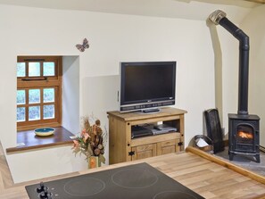 Open plan living/dining room/kitchen | Yew Tree Bothy, Holymoorside, nr. Chesterfield