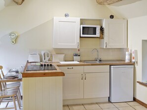 Open plan living/dining room/kitchen | Yew Tree Bothy, Holymoorside, nr. Chesterfield