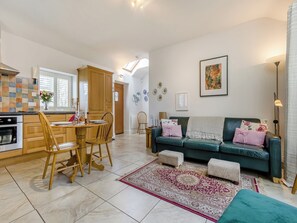 Open plan living space | Apple Tree Cottage - Emmock Farm Cottages, Tealing, near Dundee
