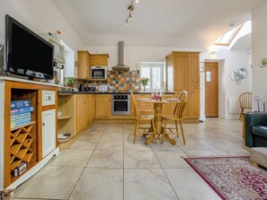 Open plan living space | Apple Tree Cottage - Emmock Farm Cottages, Tealing, near Dundee