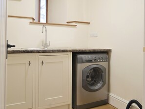 Well-equipped utility room | Barn Owl - Eastleigh Barton, Eastleigh, near Bideford