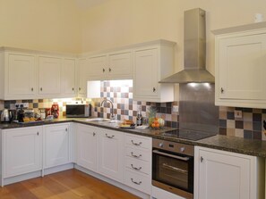 Fully appointed fitted kitchen | Barn Owl - Eastleigh Barton, Eastleigh, near Bideford