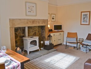 Living room/dining room | Grosvenor Cottage, Alnmouth