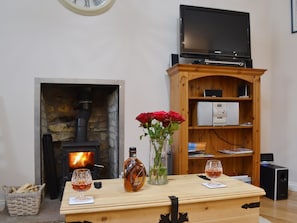 Living room/dining room | Castle Smiddy - Castle Cottages, Ceres, near St Andrews