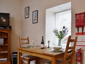 Living room/dining room | Castle Smiddy - Castle Cottages, Ceres, near St Andrews