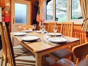 Dining for 6, Bewick Lodge | Bewick Lodge - Burnside Park - Burnside Park, Keswick