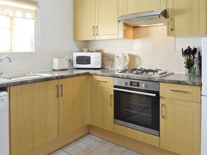 Well-equipped fitted kitchen | Nightingale - North Moor Farm Cottages, Flamborough