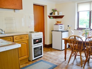 Kitchen/diner | Greenmeadow Bungalow, Llanon, nr. Aberaeron