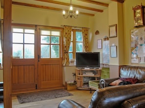 Open plan living/dining room/kitchen | Cefn Colwyn Barn, Trefeglwys, nr. Caersws
