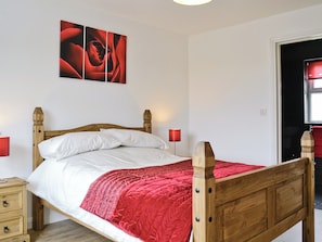 Double bedroom | Y Bwthyn, Tavernspite