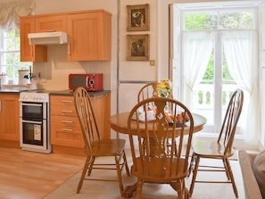 Light and airy open plan dining kitchen and living area | Caradon Apartment - Rosecraddoc Manor, Liskeard